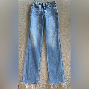 Hollister Ultra High Rise Mom Jeans Size 000R New without Tags